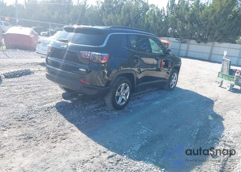 2024 Jeep Compass Latitude 4X4 z USA, uszkodzony, nr VIN 3C4NJDBN6RT595374